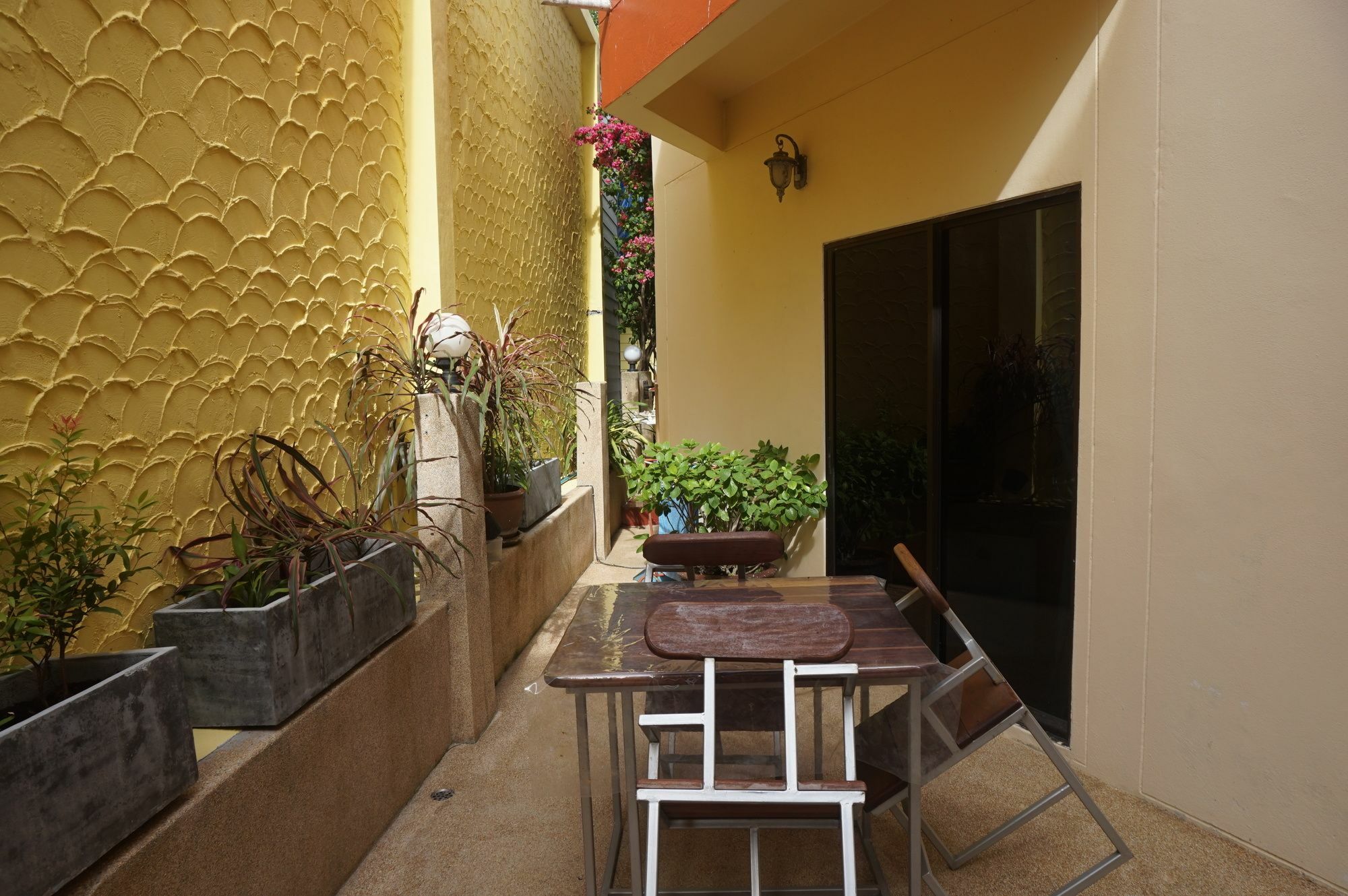 Ban Elephant Blanc Apartment Praia de Kata Exterior foto