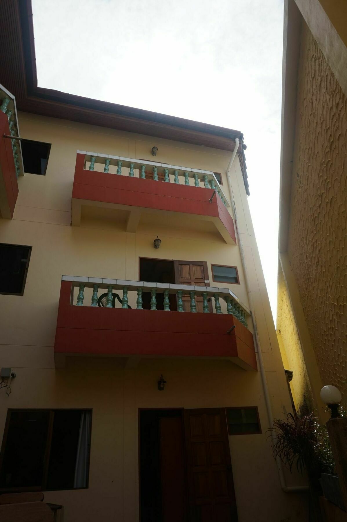 Ban Elephant Blanc Apartment Praia de Kata Exterior foto